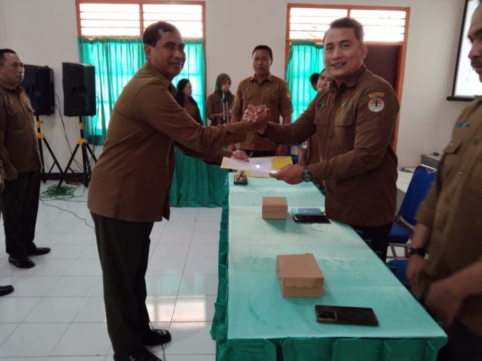 Adsminitrator Pimpin Langsung Sertijab Para Pejabat Di Kantor KPH Bondowoso