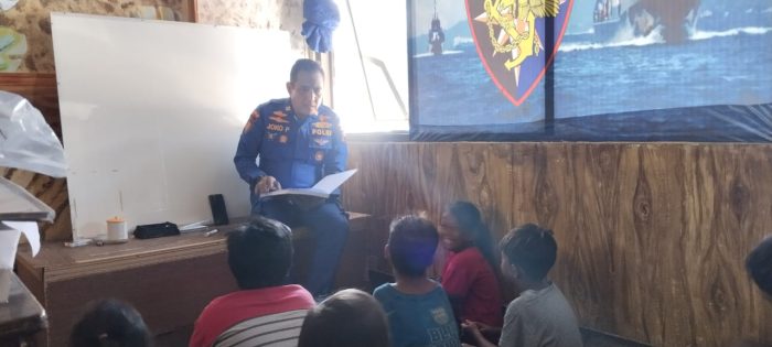 Peduli Pendidikan, Satpolairud Polres Bangkalan Dirikan Rumah Belajar Bagi Anjal