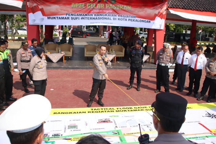 Polres Pekalongan Kota Melaksanakan Apel Gelar Pasukan, Cek Kesiapan Pengamanan Rangkaian Muktamar Sufi Internasional di Kota Pekalongan