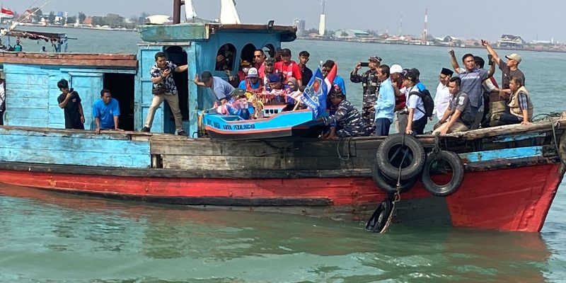 Para Nelayan di Kota Pekalongan Nyadran Larung Kepala Sapi