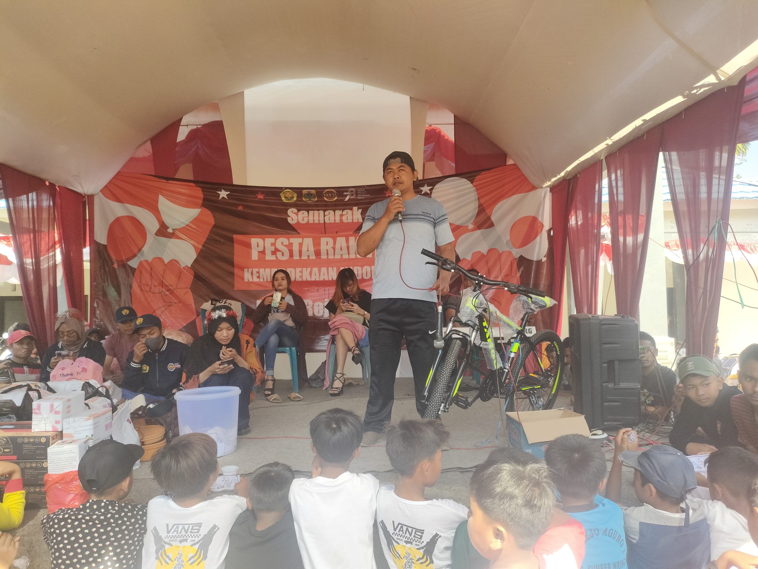 Demi Maraknya HUT RI Ke-78, Pemdes Rejoagung Bondowoso Gelar Pesta Rakyat