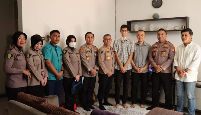 Uluran Tangan Kapolri Jenderal Pol. Listyo Sigit Kepada Mahasiswa Korban Jeratan Kabel Optik