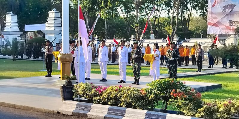 Upacara Penurunan Bendera HUT RI Ke-78 Di Pendopo Trunojoyo Sampang