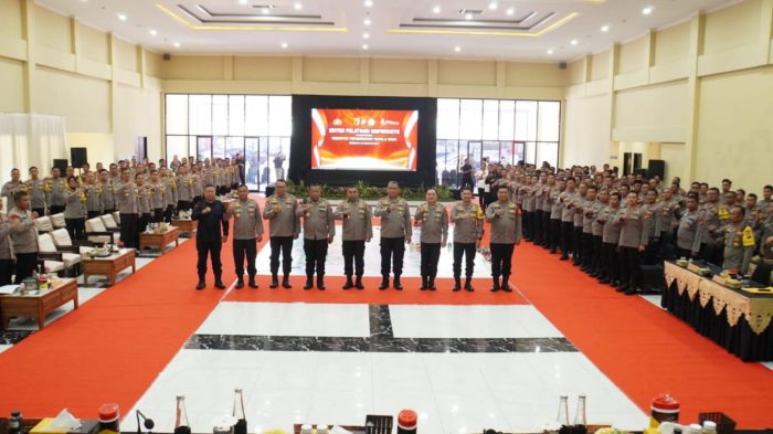 Polda Jatim Gelar Bintek Pelatihan Sispamkota Pengamanan Pemilu 2024.