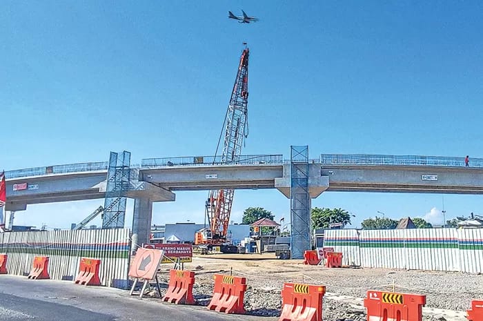 Progres Penutupan Total Flyover Jalan Raya Aloha , Pelaksana Menunggu Informasi Dari BBPJN VII ..?