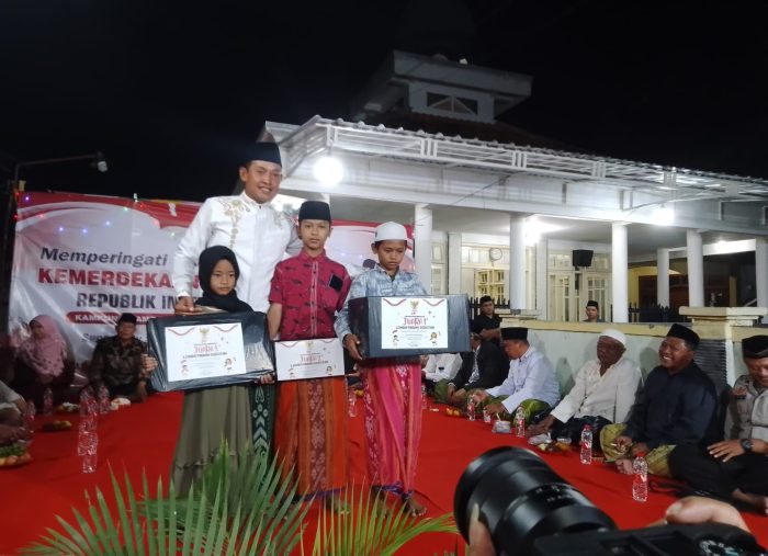 Wabub Sampang Hadiri Malam Puncak HUT Kemerdekaan RI Ke 78 Di Jalan Kamboja
