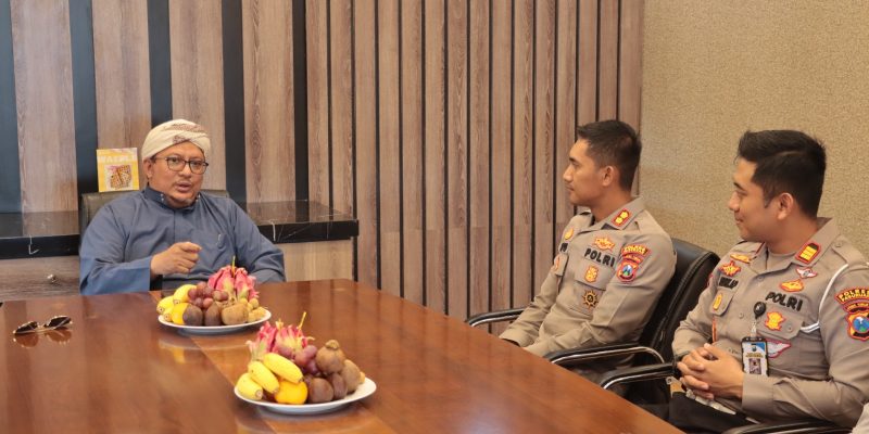 Wujudkan Sinergitas Ulama’ Dan Umaro’, Kapolres Pasuruan Silaturahmi Ke Ponpes Darullughah Wadda’wah.