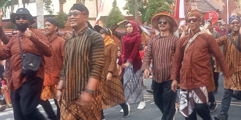 Dinsos Kabupaten Nganjuk  Sambut Gembira HUT RI Ke 78 Ikuti Giat Karnaval