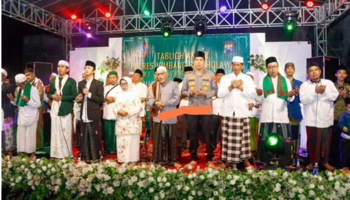 Ribuan Masyarakat Hadiri Tabligh Akbar Mapolres Jombang Bersholawat