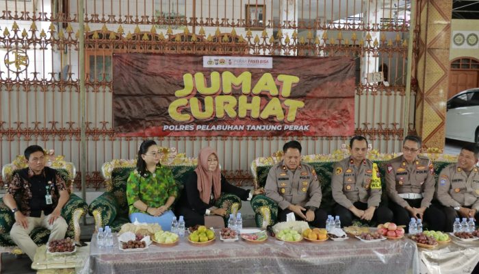 Jumat Curhat Wakapolres Tanjung Perak Dengar Aspirasi  Warga Asemrowo