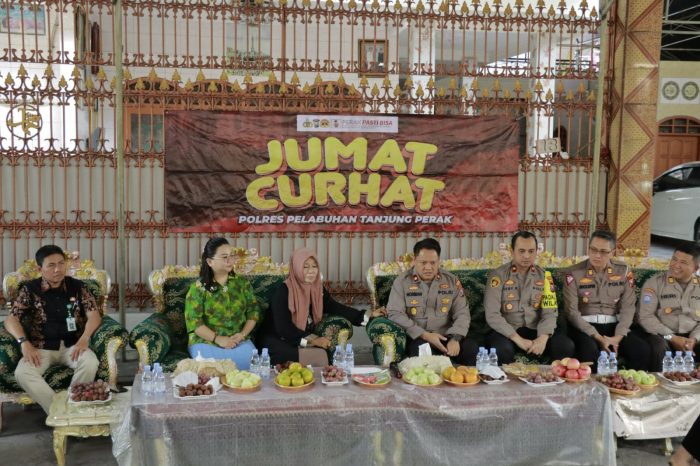 Jumat Curhat Wakapolres Tanjung Perak Dengar Aspirasi  Warga Asemrowo