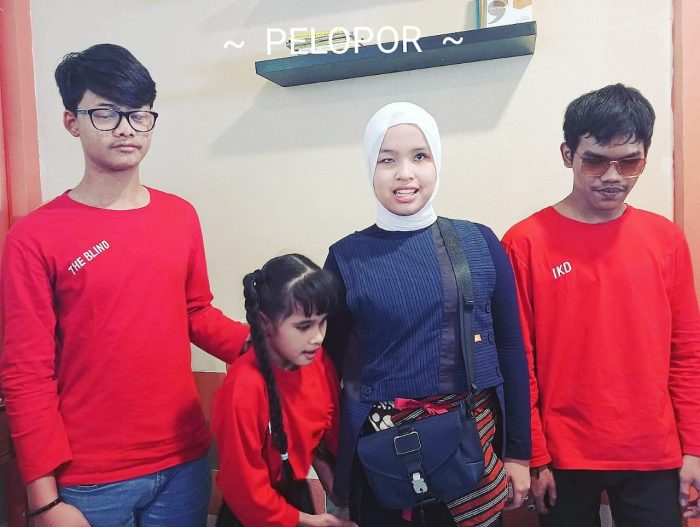 ” THE BLIND IKD ” Surabaya Temukan Jati Diri Bersama ” Putri Ariani “