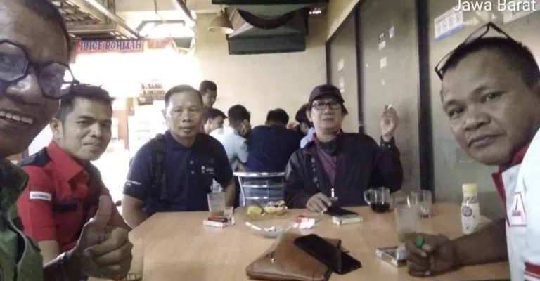 Ketum DPP SBNI Ngopi Bareng Bersama Para Media Dan Pengurus SBNI
