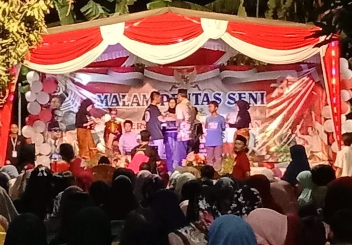 Gemerlap Lampu Hias Memberi Semangat Warga Tengger Raya Memperingati HUT RI Ke 78