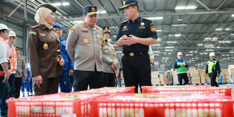 Kapolda Jatim Bersama Kajati dan Kakanwil Bea Cukai Sidak Pelabuhan Petikemas