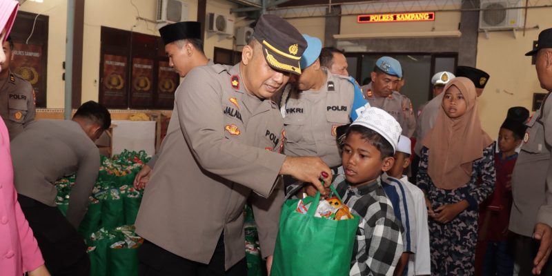 Peringati Maulid Nabi Muhammad SAW, Polres Sampang Bagikan 1000 Paket Sembako Kepada Anak Yatim