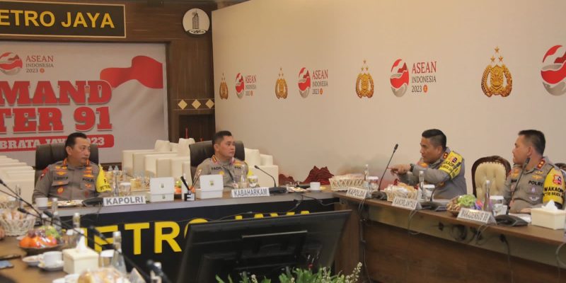Kapolri Pantau Command Center Pengamanan KTT Asean