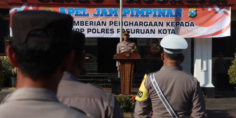 Wujud Rasa Terimakasih, Kapolres Pasuruan Berikan Penghargaan Kepada Personil Satreskrim Polres Pasuruan Kota