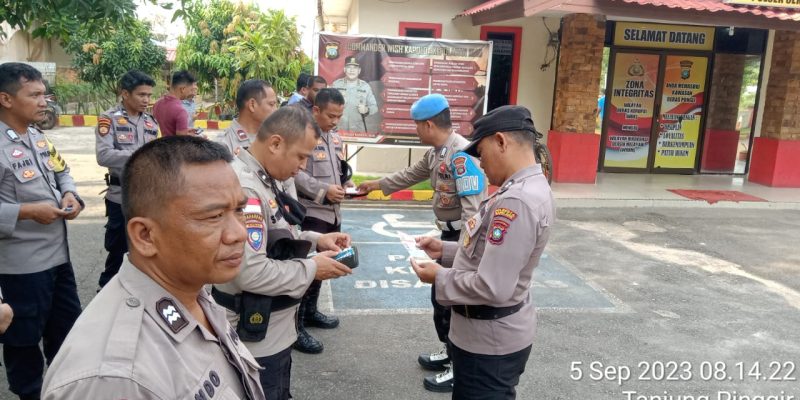 Usai Laksanakan Apel Pagi, Kanit Provos Polsek Sekupang Gelar Pengecekan dan Kelengkapan Personil