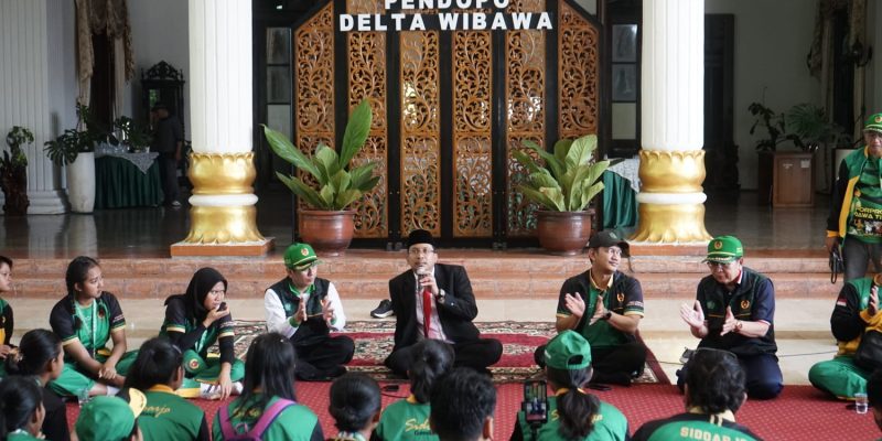 Kirab Atlet Sepak Bola Porprov Jatim 2023, Bupati Gus Muhdlor Siapkan Bonus Ratusan Juta