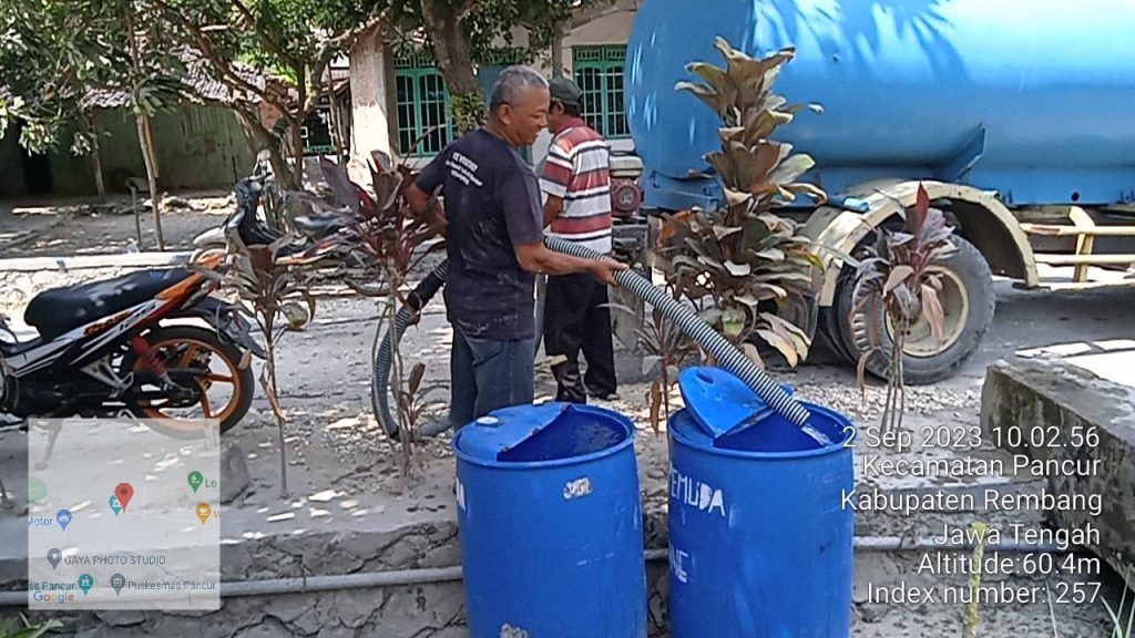 Caleg Dapil Dua Dari Partai Hanura YOUHAN NUGRONO Memberikan Bantuan Air Bersih Dampak Krisis Air Bersih Di Kecamatan Pancur Dan Lasem.