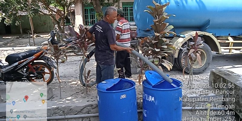 Caleg Dapil Dua Dari Partai Hanura YOUHAN NUGRONO Memberikan Bantuan Air Bersih Dampak Krisis Air Bersih Di Kecamatan Pancur Dan Lasem.