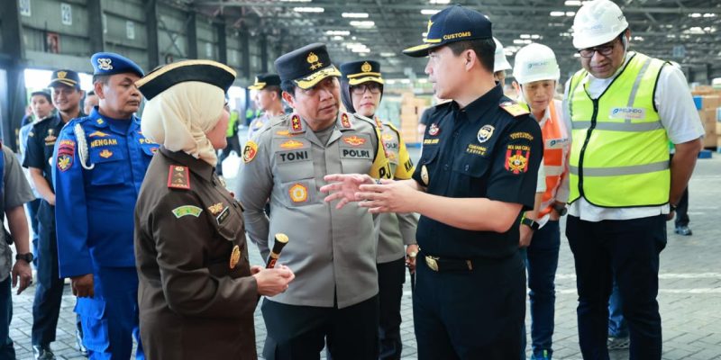 Pastikan Ekport Import Lancar Kapolda Jatim Bersama Kajati Dan Kakanwil Bea Cukai Sidak Pelabuhan Petikemas