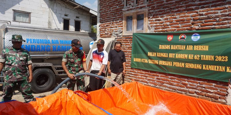 Kodim 0736/Batang Salurkan Bantuan Air Bersih