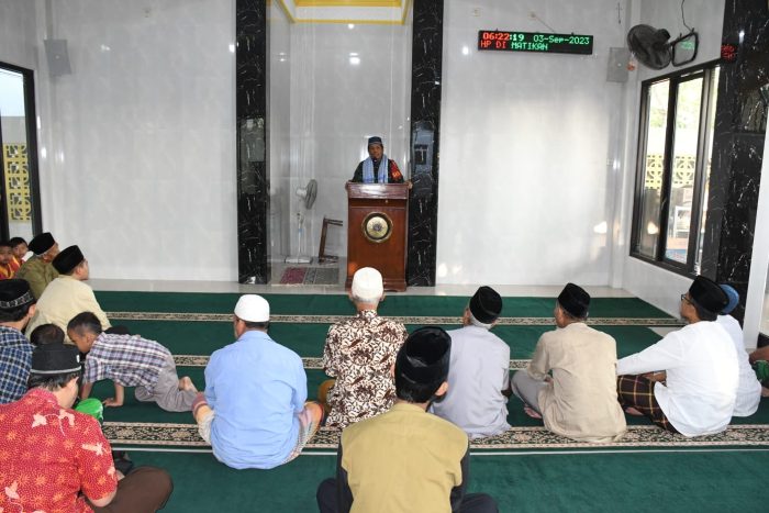 Pengajian Ahad, Ceramah Serma Garsadi Pentingnya Membela Negara dan Bangsa