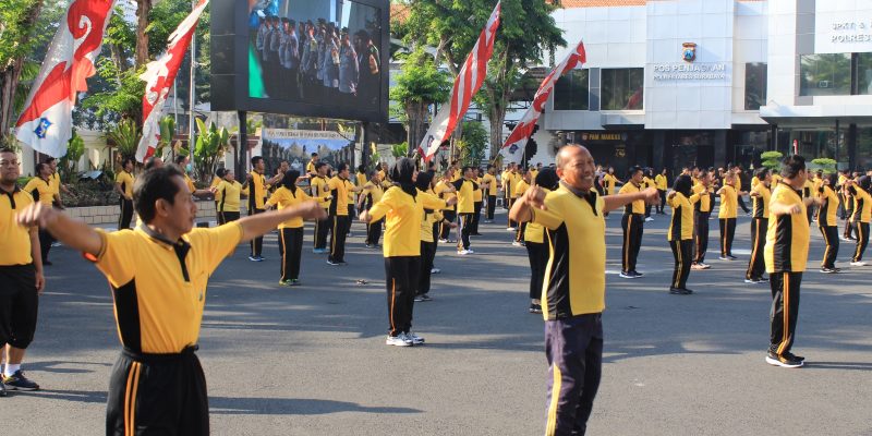 Polrestabes Surabaya Gelar Olahraga Rutin Setiap Sabtu Pagi Untuk Menjaga Kebugaran