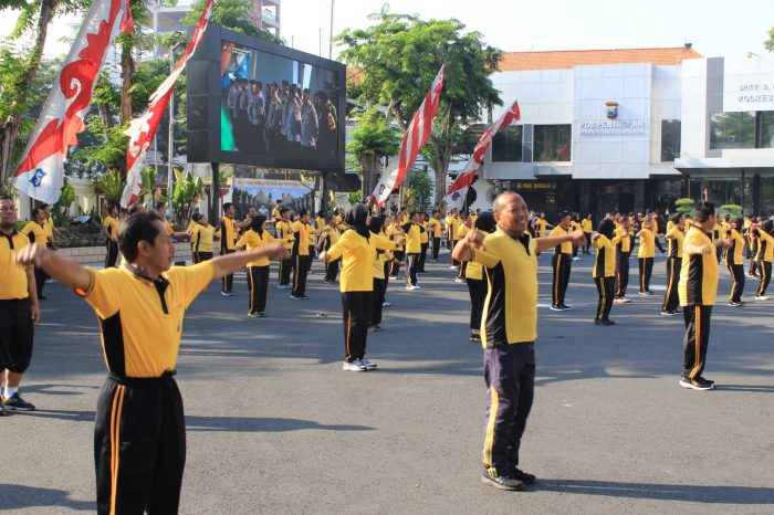 Polrestabes Surabaya Gelar Olahraga Rutin Setiap Sabtu Pagi Untuk Menjaga Kebugaran