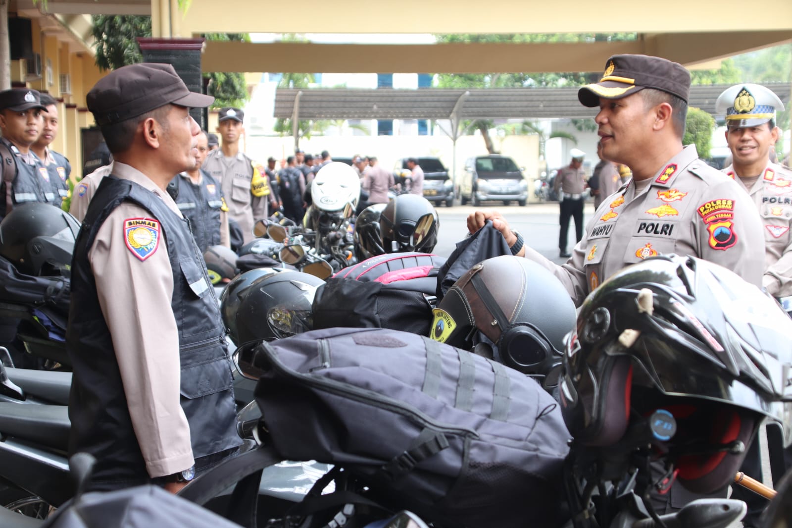 Jelang Pemilu 2024, Kapolres Pekalongan Cek Kelengkapan Personil Bhabinkamtibmas