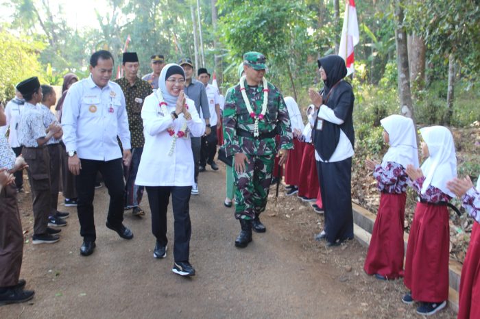 Impian Warga Pesalakan Memiliki Jalan Mulus, Lewat TMMD Bakal Terwujud