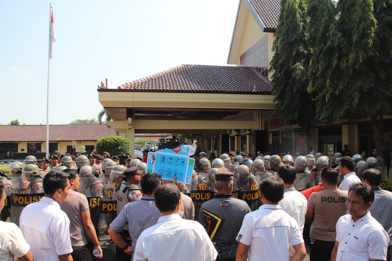 Kesiapsiagaan Personel Hadapi Unjuk Rasa, Polres Pekalongan Gelar Latihan Dalmas