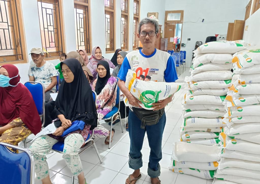 Stabilkan Harga Beras, Pemkot Pekalongan Salurkan Bantuan Cadangan Pangan