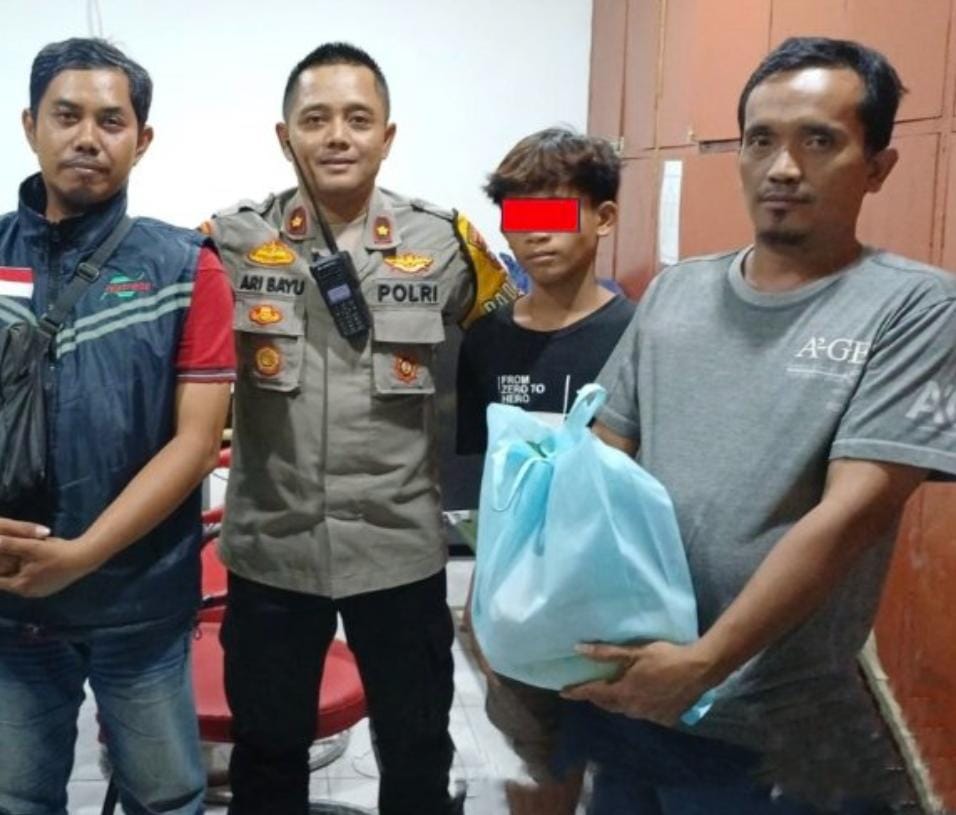 Polsek Tambaksari Surabaya Kasih Sembako Kepada Pencuri Yang Masih Anak-anak
