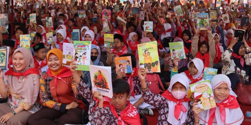 Ayo Membaca, Ribuan Pelajar Antusias Ikuti Gerakan 15 Menit Membaca