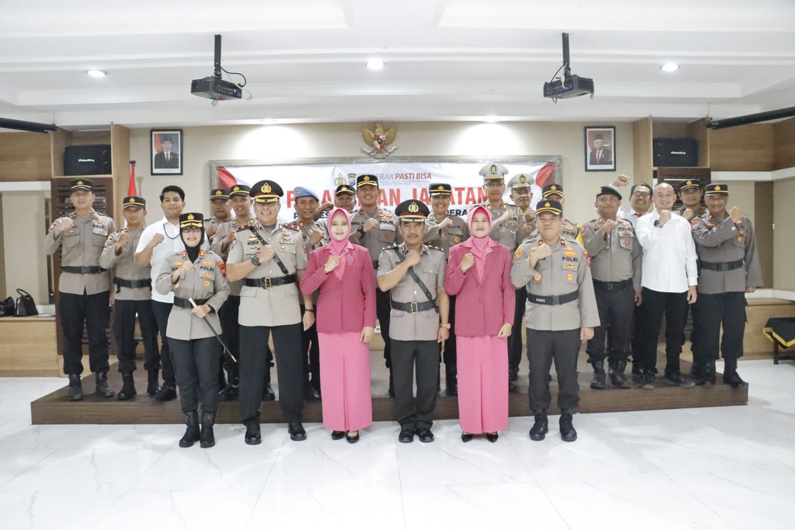 Kapolres Pelabuhan Tanjung Perak Pimpin Upacara Pelantikan Jabatan Kabaglog Dan Kapolsek Semampir