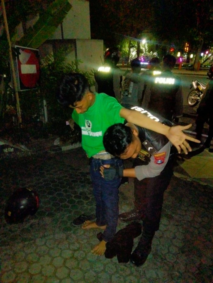 Patroli Presisi Samapta Polrestabes, Amankan 2 Anak Di Surabaya Bawa Pil Koplo