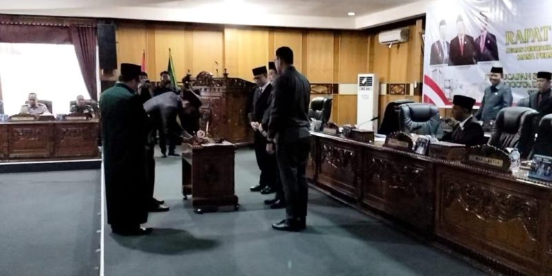 Paripurna Ke X DPRD OKU, Mujiyanto, SE, M. Pd Resmi Dilantik Sebagai Anggota DPRD OKU Sisa Jabatan Periode 2019-2024
