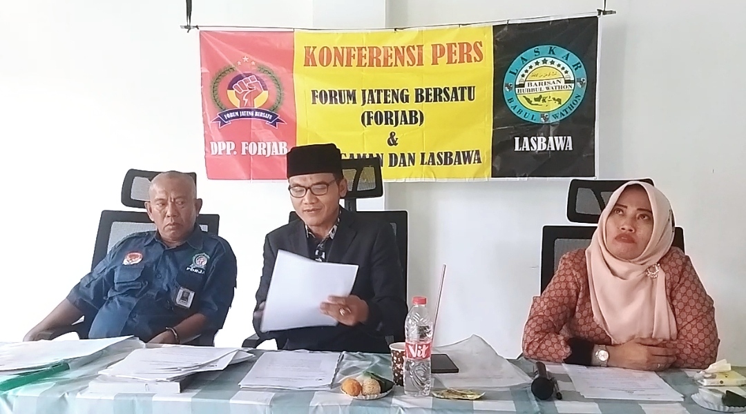 Puluhan Kios Tak Berijin, FORJAB Adakan Konferensi Pers Dugaan Tindak Pidana UU LP2B