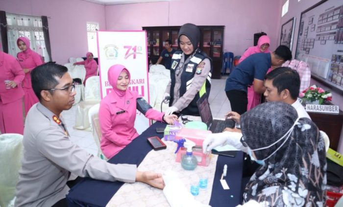 Bhayangkari Peduli Kemanusiaan, Sumbangkan Puluhan Kantong Darah di Situbondo