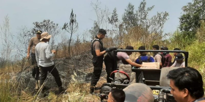 Penanggulangan Karhutla Kapolres Pasuruan Pimpin Pemadaman Api di Area Gunung Welirang