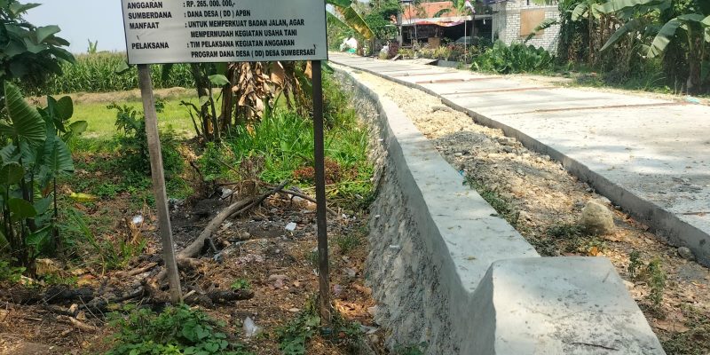 Sekdes Sebut Salah Cetak Banner APBDes Tahun 2023, Terkait Pembangunan TPT di Dusun Sempur Desa Sumbersari