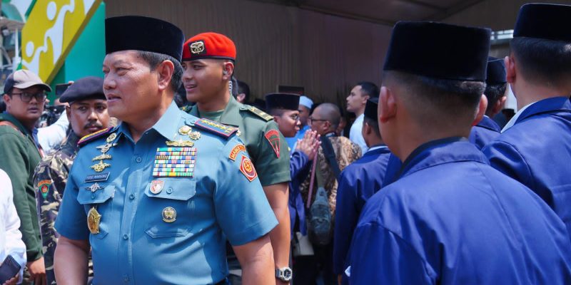 Panglima TNI Mendampingi Presiden Joko Widodo Hadiri Munas Dan Konbes NU 2023 Di Ponpes Al-Hamid