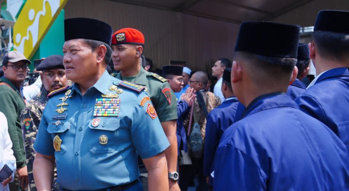 Panglima TNI Mendampingi Presiden Joko Widodo Hadiri Munas Dan Konbes NU 2023 Di Ponpes Al-Hamid