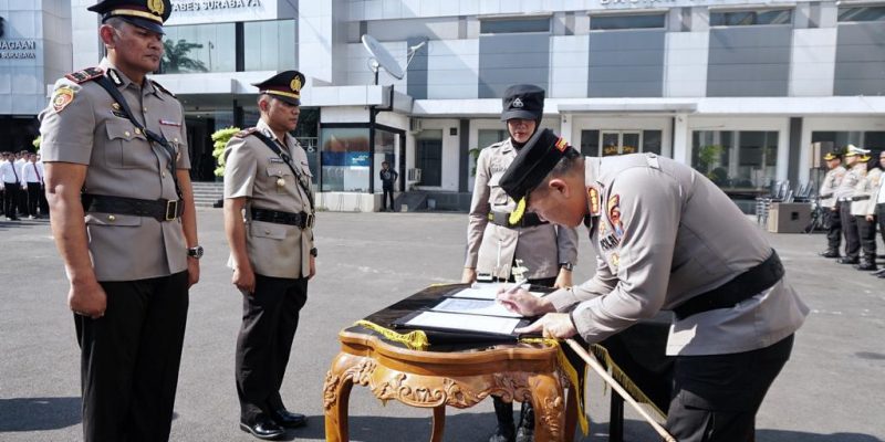 Kapolrestabes Surabaya Pimpin Upacara Serah Terima Jabatan Kabagops, Kasatreskrim dan Kapolsek Gununganyar