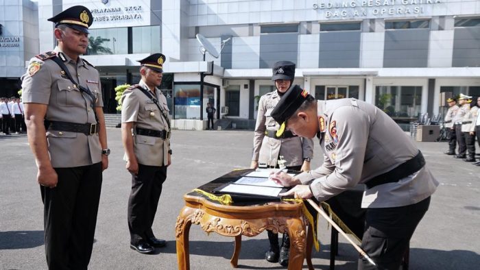 Kapolrestabes Surabaya Pimpin Upacara Serah Terima Jabatan Kabagops, Kasatreskrim dan Kapolsek Gununganyar