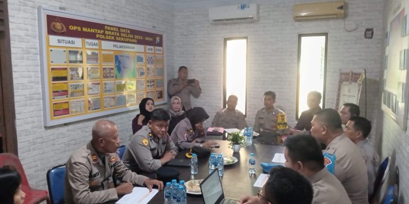 Pelaksanaan di Polsek Sekupang, Tim Wasrik Polresta Barelang Cek Administrasi 6 Polsek