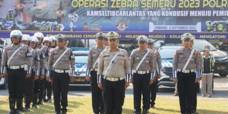 Kapolres Jombang Pimpin Apel Gelar Pasukan Operasi Zebra Semeru 2023
